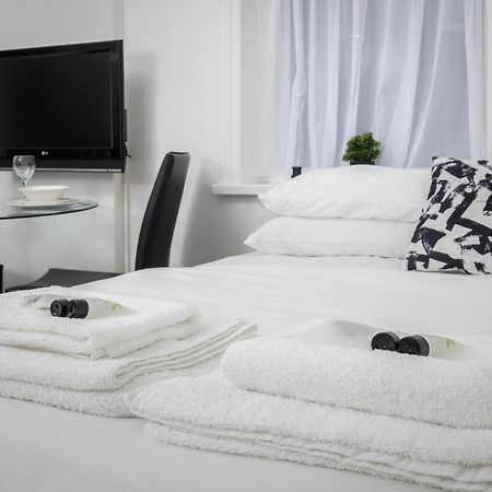 Barton Beachside - Stylish Studio Apartment, Double & Single - Central Beach & Promenade Location - Over 21'S, Family Friendly Only, Id Required Blackpool Zewnętrze zdjęcie