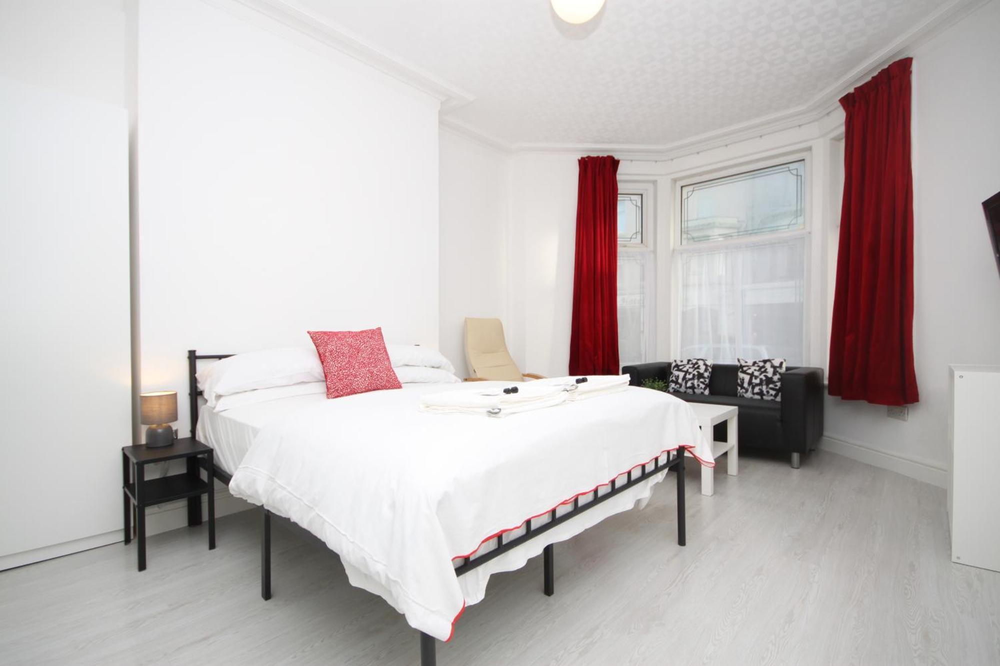 Barton Beachside - Stylish Studio Apartment, Double & Single - Central Beach & Promenade Location - Over 21'S, Family Friendly Only, Id Required Blackpool Pokój zdjęcie