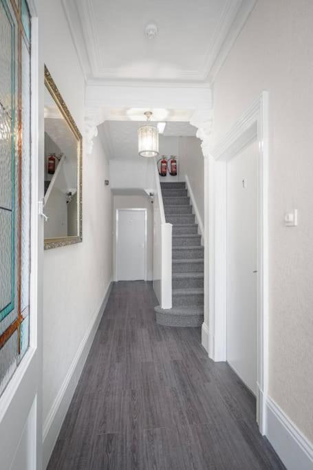 Barton Beachside - Stylish Studio Apartment, Double & Single - Central Beach & Promenade Location - Over 21'S, Family Friendly Only, Id Required Blackpool Zewnętrze zdjęcie