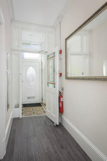 Barton Beachside - Stylish Studio Apartment, Double & Single - Central Beach & Promenade Location - Over 21'S, Family Friendly Only, Id Required Blackpool Zewnętrze zdjęcie