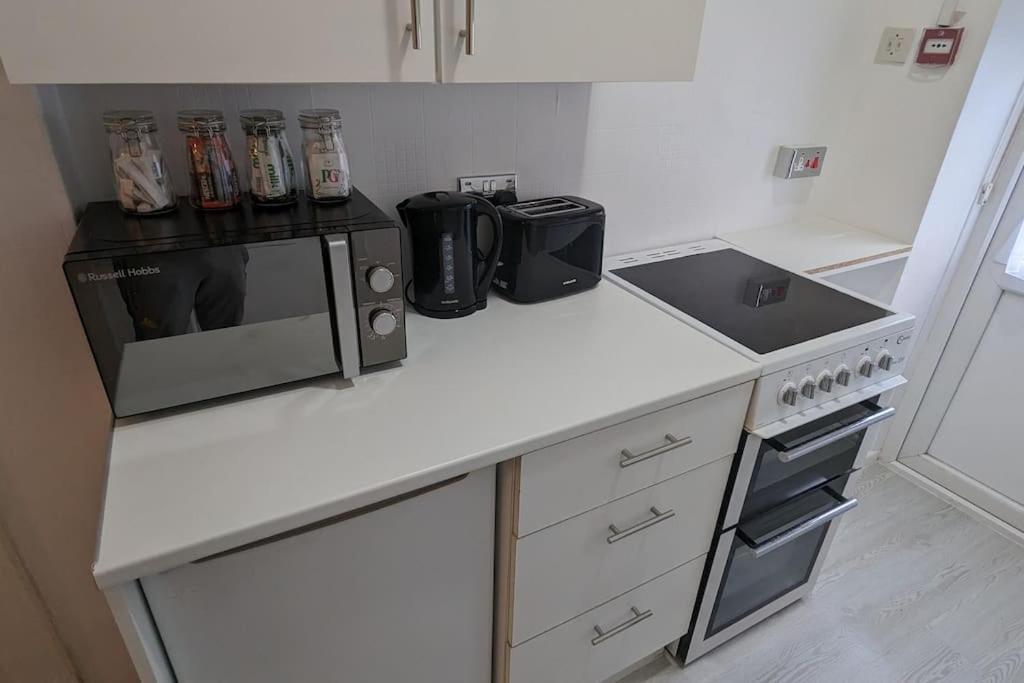 Barton Beachside - Stylish Studio Apartment, Double & Single - Central Beach & Promenade Location - Over 21'S, Family Friendly Only, Id Required Blackpool Zewnętrze zdjęcie