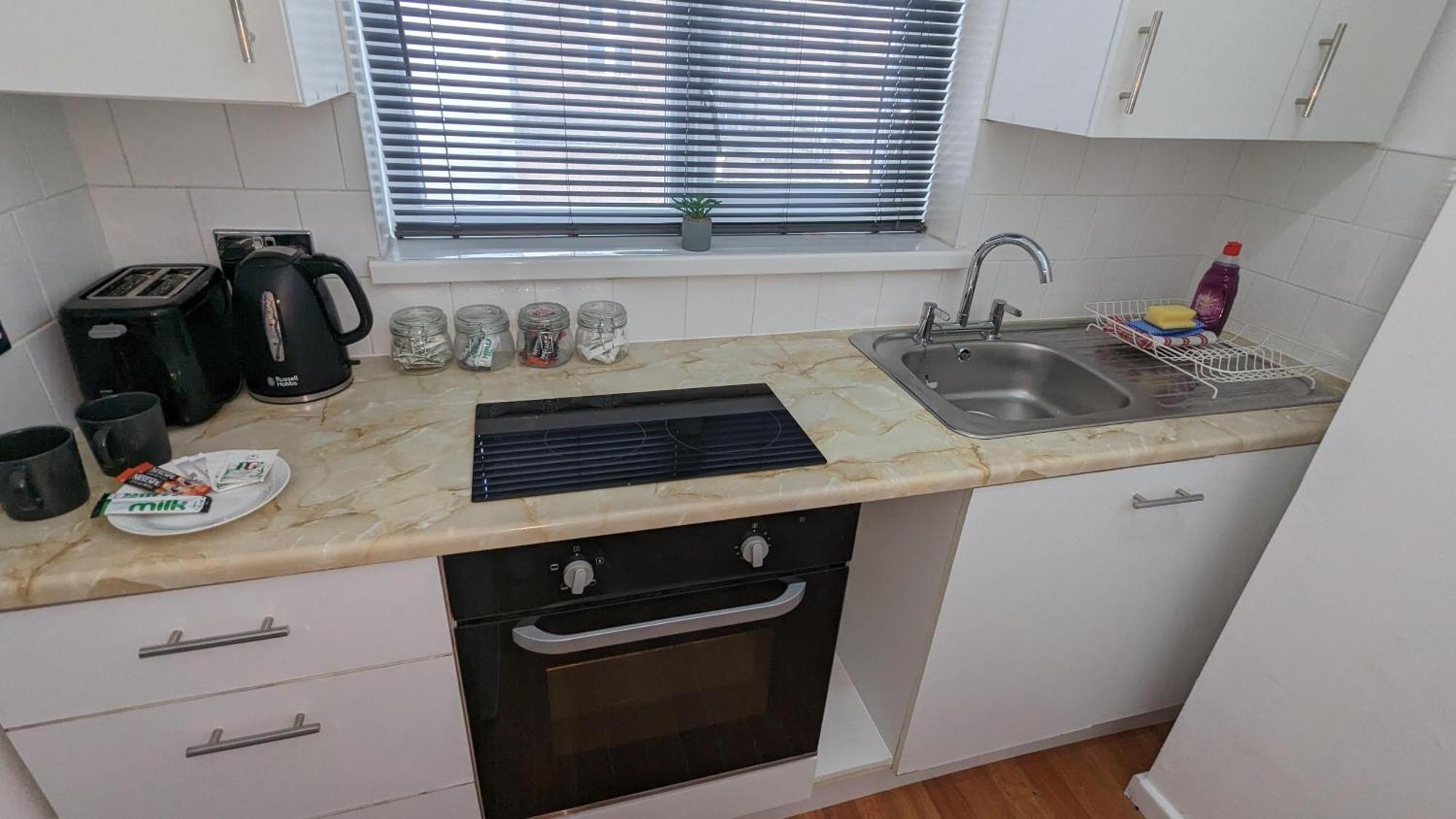 Barton Beachside - Stylish Studio Apartment, Double & Single - Central Beach & Promenade Location - Over 21'S, Family Friendly Only, Id Required Blackpool Zewnętrze zdjęcie